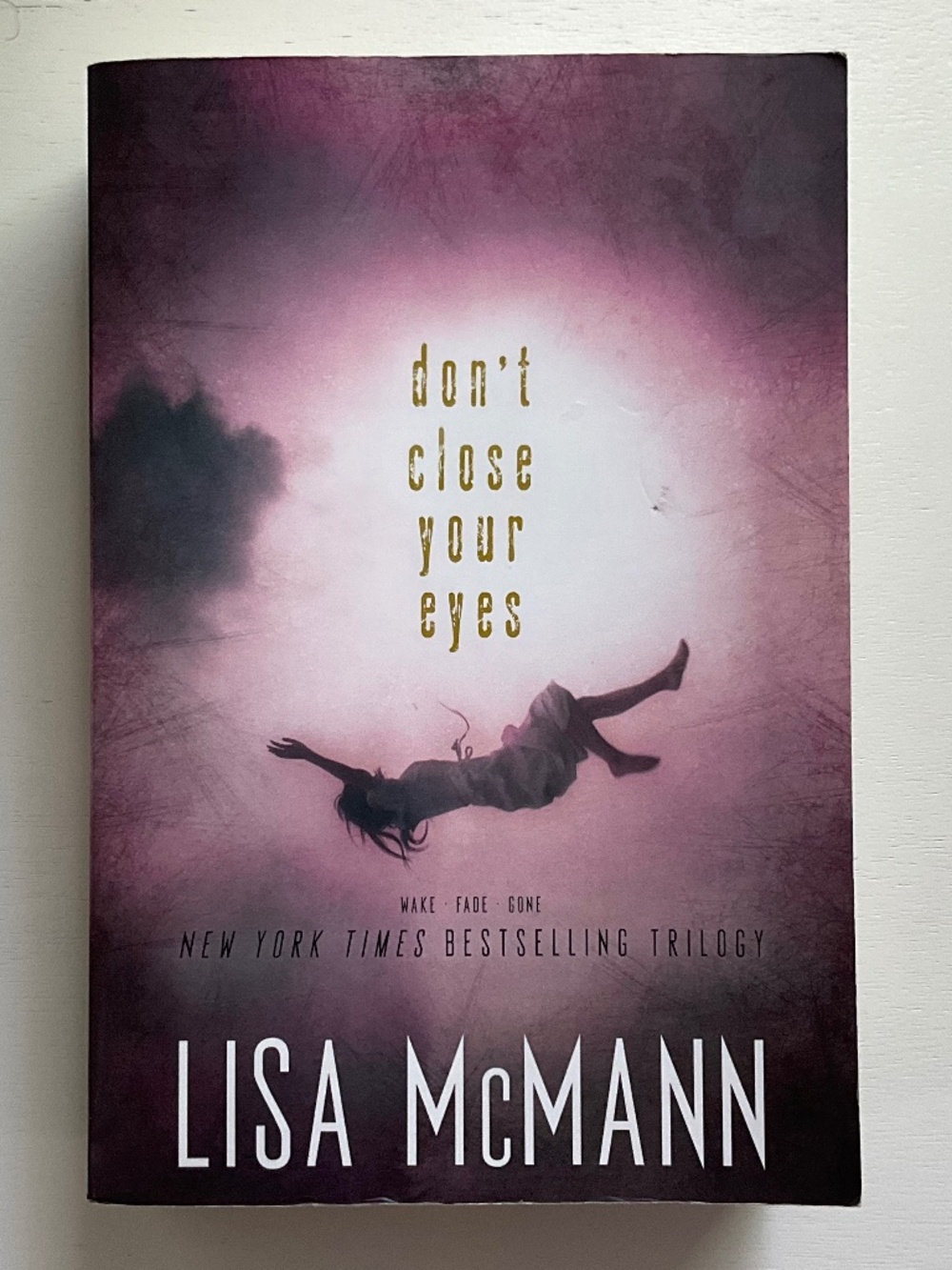 Don’t Close Your Eyes by Lisa McMann (Paperback)